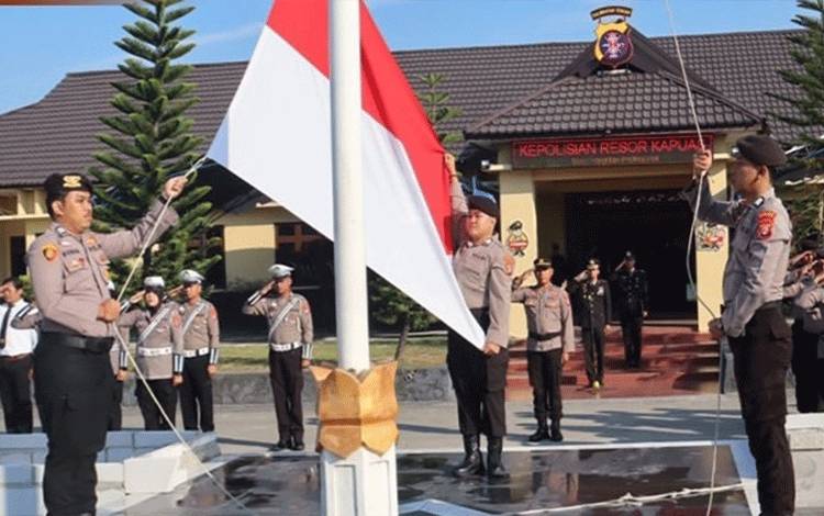 Wakapolres Kapuas Pimpin Upacara HUT ke-78 RI di Mapolres