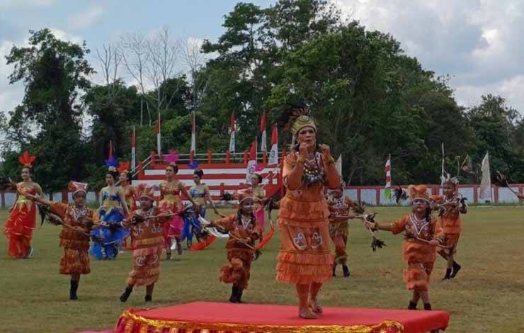 Ratusan Penari Bimbingan Ririn Sarpani Meriahkan Upacara Detik-Detik Proklamasi di Kotim