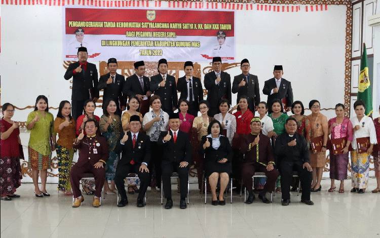 94 PNS di Gunung Mas Terima Satyalancana Karya Satya