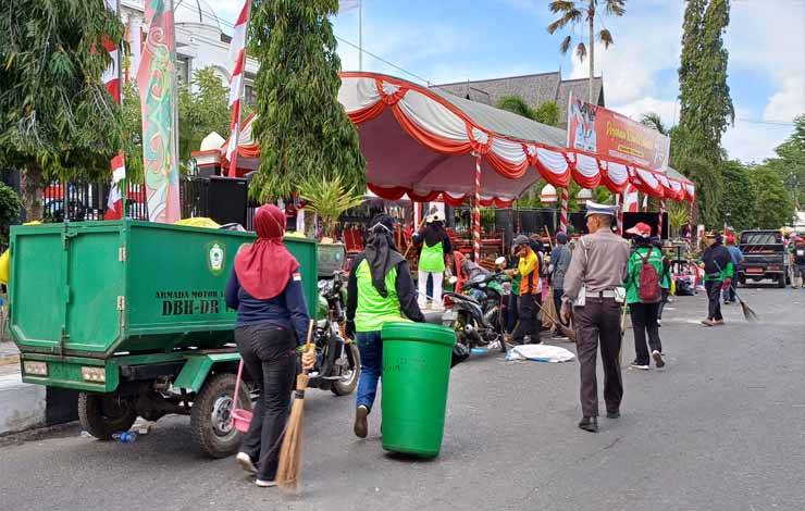 80 Petugas Kebersihan Dikerahkan Sisir Sampah Sisa Pawai Pembangunan HUT ke-78 RI di Kotim