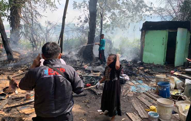 Bakar Sampah, Lupa, Rumah Seluas 3 Kali 3 Meter Terbakar