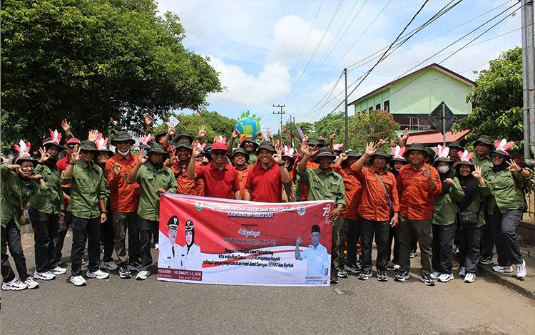 Mengusung Tema Keanekaragaman Hayati DLHK Seruyan Meriahkan Pawai Karnaval