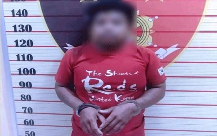 Terduga pelaku saat diamankan di Mapolres Lamandau. Saat ini Ia telah ditetapkan sebagai tersangka. (FOTO : HENDI NURFALAH)?