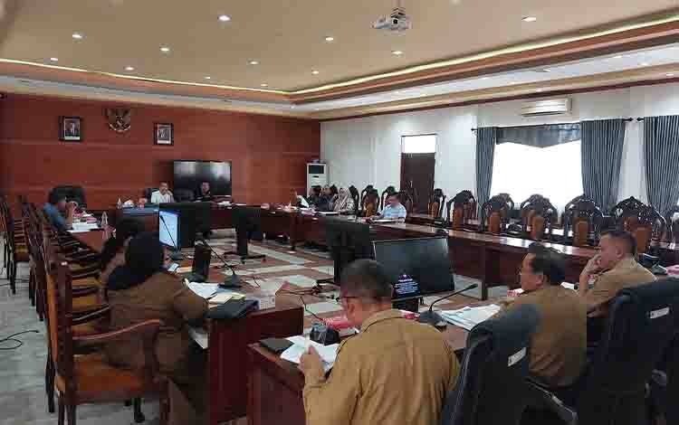 Bapemperda DPRD Kapuas Rapat Dengan Eksekutif Bahas Tiga Raperda