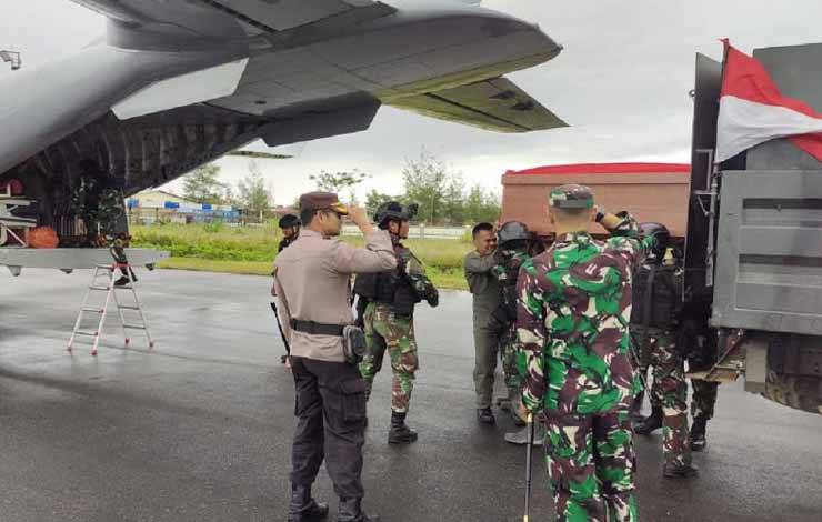 Jenazah Marinir Korban Penembakan KKB Dievakuasi Melalui Sorong