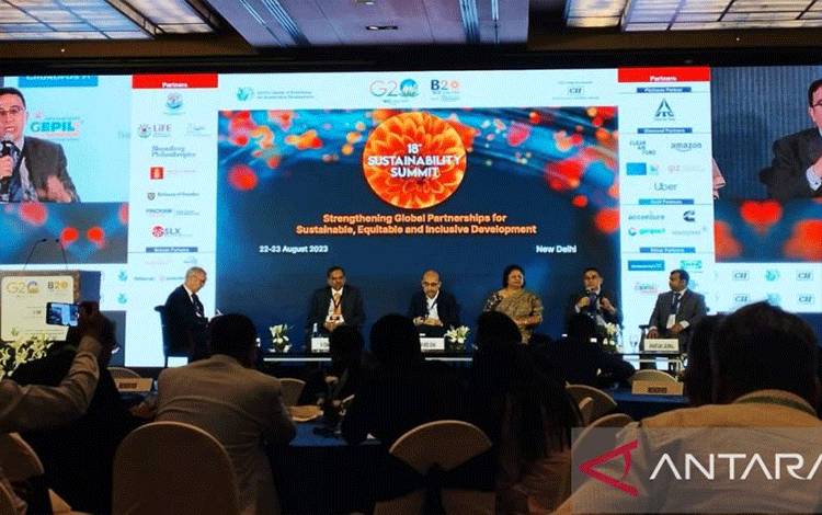 Vice President of Research Technology and Innovation Pertamina Oki Muraza menjadi pembicara dalam diskusi bertajuk "Ensuring Renewable Energy Transition" pada 18th Sustainability Summit yang merupakan rangkatan dari kegiatan B20 Summit 2023 di New Delhi, India, Selasa (22/8/2023). ANTARA/Benardy Ferdiansyah