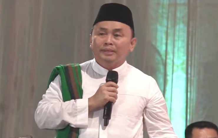 Gubernur Kalimantan Tengah, Sugianto Sabran saat tabligh akbar bersama Al-Habib Umar Bin Hafidz di Stadion Tuah Pahoe, Rabu malam, 23 Agustus 2023. (FOTO: AL WAFA)
