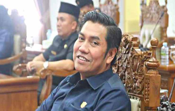 Kerusakan Jalan Dapat Bahayakan Pengendara