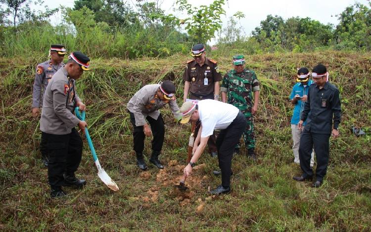 Pemkab Gunung Mas Sambut Baik Penanaman 1000 Bibit Pohon