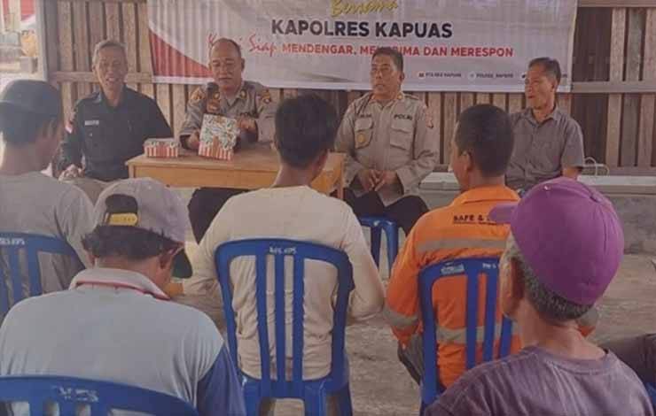 Jumat Curhat, Polres Kapuas Jalin Silaturahmi Dengan Warga Komplek Perumahan