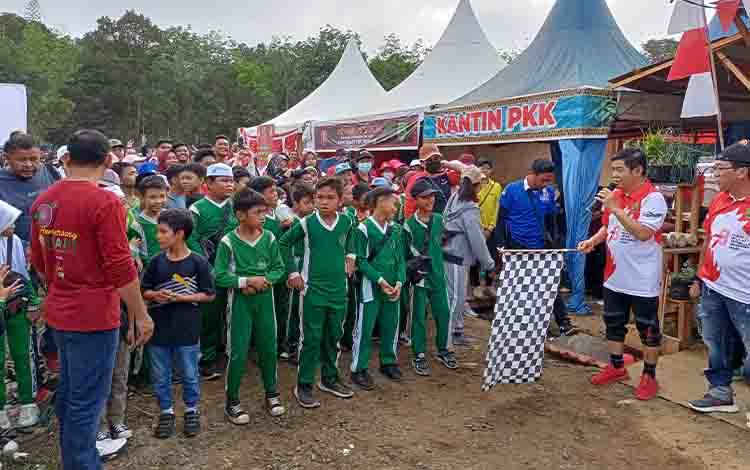 Bupati Barito Timur Lepas Jalan Santai Hari Jadi Barito Timur dan HUT Kemerdekaan RI