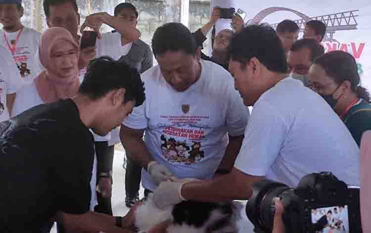 Dinas TPHP Kalteng Layani Vaksinasi Rabies Gratis Peringati Hari Kesehatan Hewan