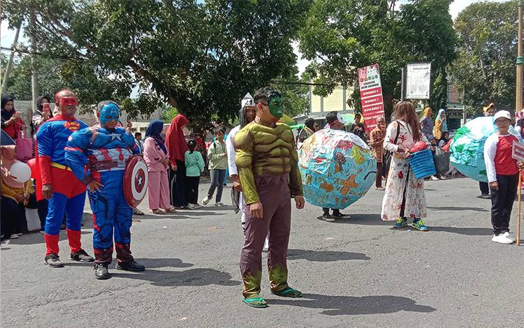 DLH Sukamara Usung Tema Buta Lingkungan Dalam Pawai Pembangunan 2023?
