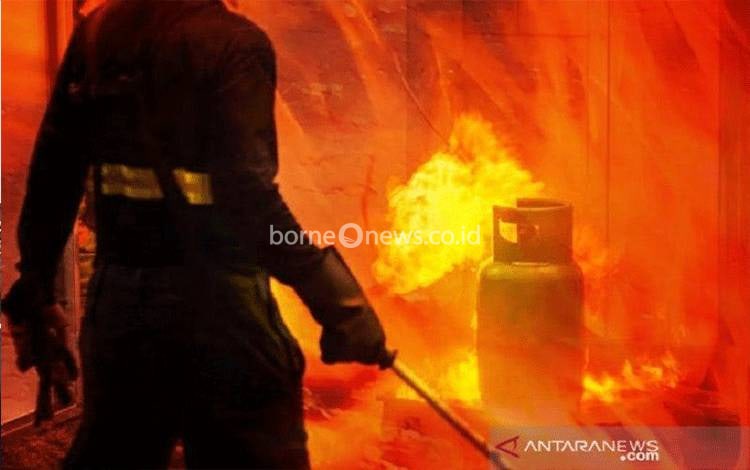 10 Orang Tewas Dalam Insiden Kebakaran Kereta