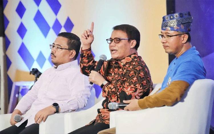 Wakil Ketua MPR Ahmad Basarah berbicara dalam acara acara penutupan Pengenalan Kehidupan Kampus bagi Mahasiswa Baru (PKKMB) Unair, Surabaya 26 Agustus 2023. Antara/HO-MPR