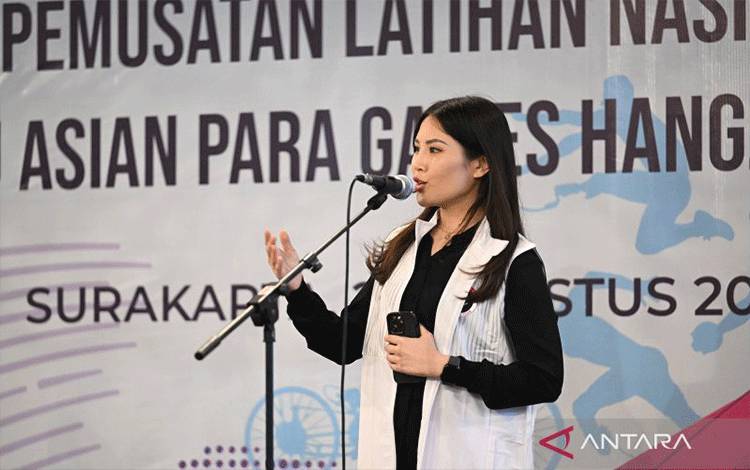 Menpora Perkenalkan CdM Asian Para Games Angela Kepada Para Atlet NPC