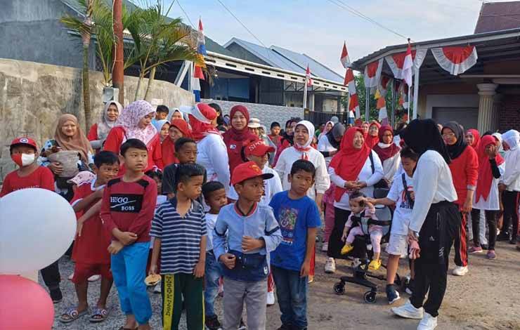 Warga RT 42 dan RT 65 Kelurahan Ketapang Meriahkan HUT ke 78 RI dengan Jalan Sehat