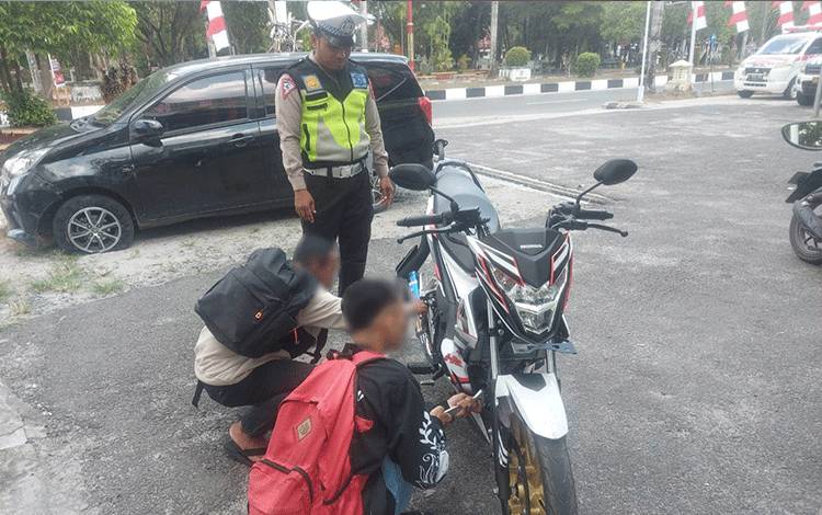Pengendara Motor di Palangka Ditindak Karena Gunakan Knalpot Bising