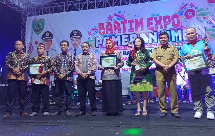 Bank Kalteng Juara I Penilaian Stan Pameran Bartim Expo 2023