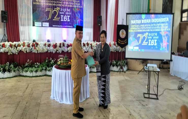 Pj Bupati Barito Selatan Sebut Bidan Berperan Penting Dalam Menurunkan Stunting