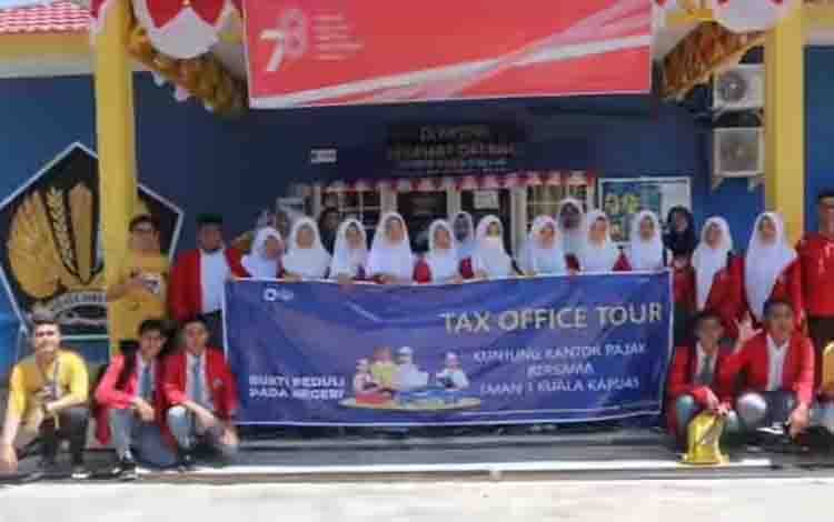Kepala Kantor Pajak Apresiasi Kunjungan Siswa SMAN 3 Kapuas