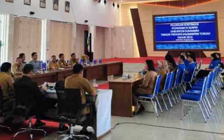kegiatan pelepasan Kontingen tes perawi korpri gawibarinjam Kabupaten Sukamara di aula Kantor Bupati Sukamara.l, Selasa, 29 Agustus 2023. (FOTO: NORHASANAH)