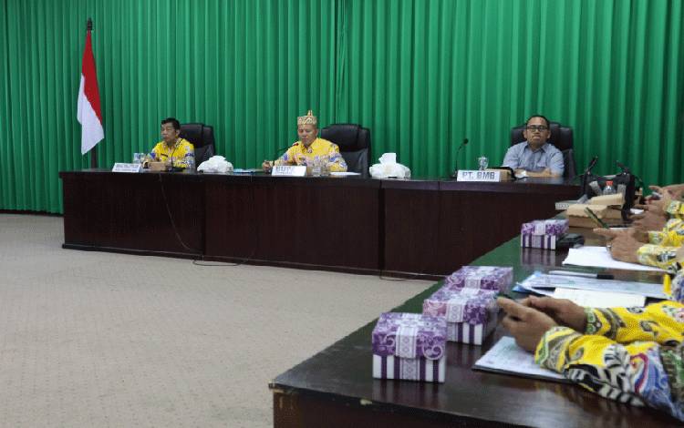 Bupati Gunung Mas Minta Segera Selesaikan Permasalahan Kemitraan Plasma PT BMB Sesuai Kesepakatan