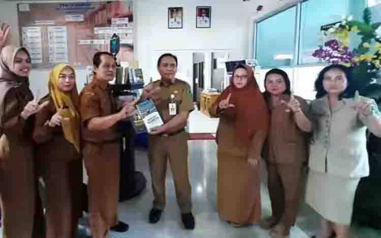 Disarpustaka Kapuas Terima Kunjungan Dispersip Tapin