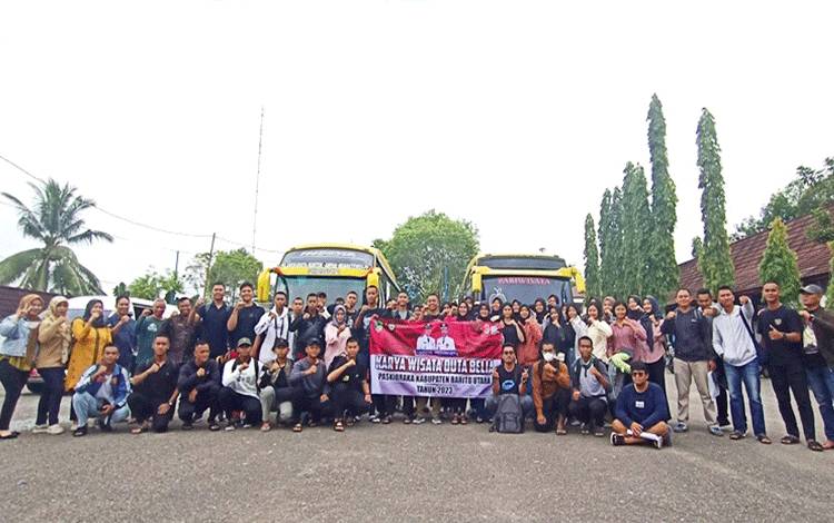 Paskibraka Barut Laksanakan Karya Wisata Duta Belia Paskibraka ke Kaltim