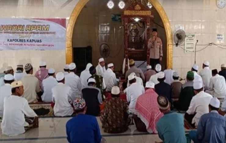 Program Jumat Curhat, Kapolres Kapuas Silaturahmi Bersama Warga Jemaah Masjid Al Wustha