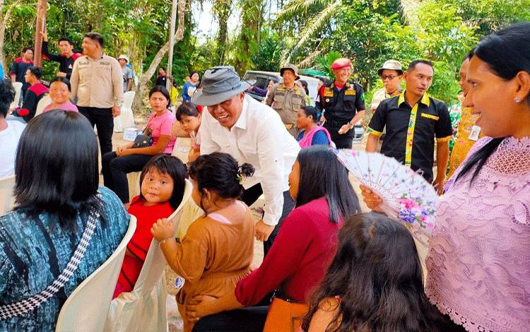 Hendra Lesmana Wujudkan Impian Masyarakat Pelosok Lamandau
