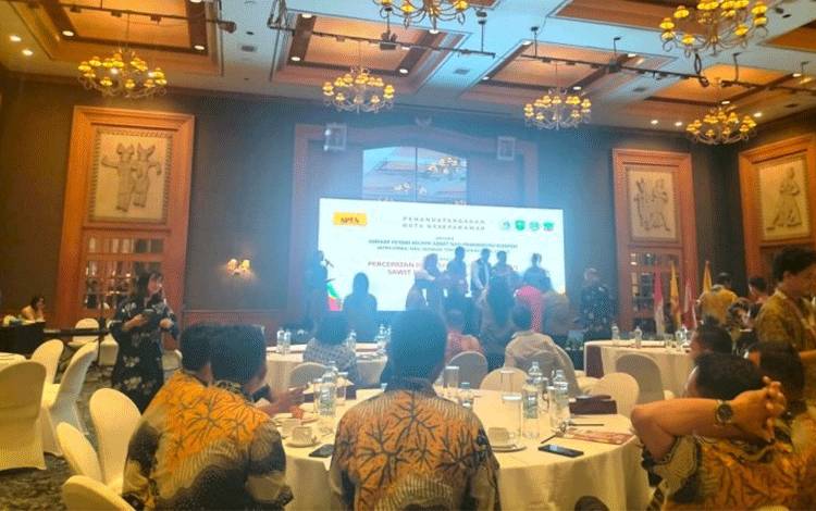Setengah Perkebunan Kelapa Sawit Indonesia Dikembangkan Secara Swadaya