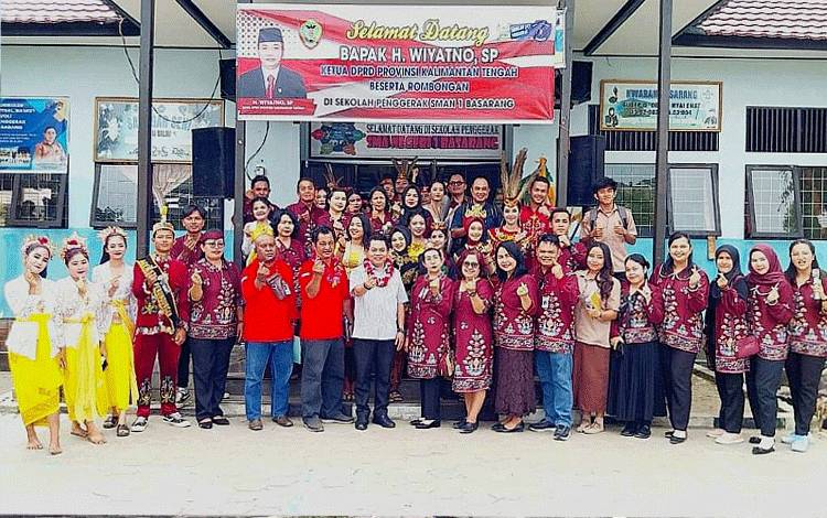Wiyatno Sosialisasikan Tugas dan Fungsi Dewan Kepada Para Siswa