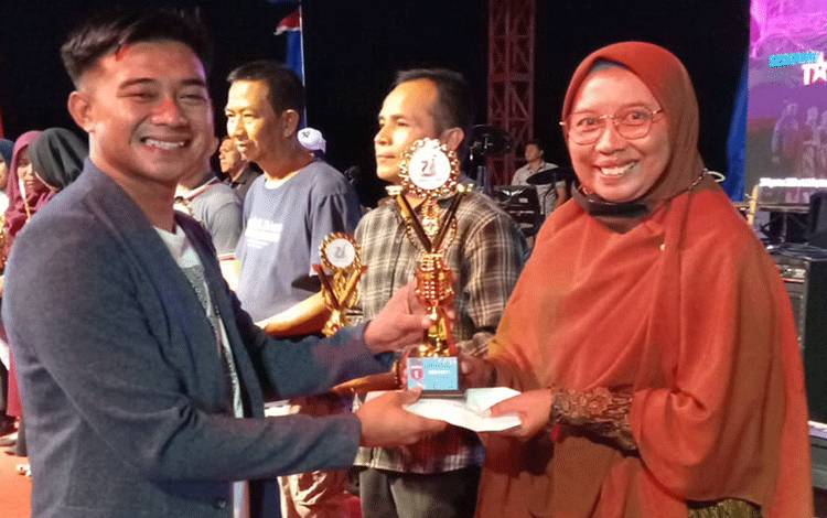 SDN 3 Kuala Pembuang I Raih Juara Pertama Karnaval Pembangunan Tingkat Sekolah Dasar