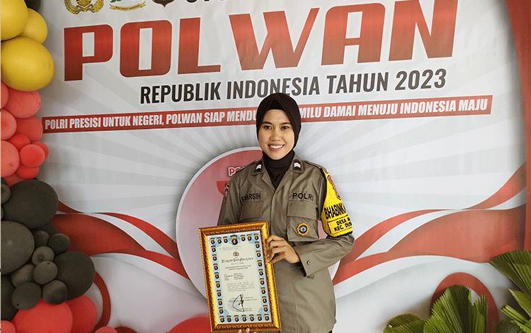 Babinkamtibmas Magantis Kecamatan Dusun Timur Kabupaten Barito Timur Briptu Finarsih (Foto : Pathur)