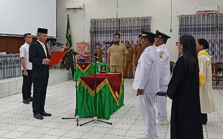 Bupati Gunung Mas Minta Pj Kades yang Baru Dilantik Turut Perangi KKN