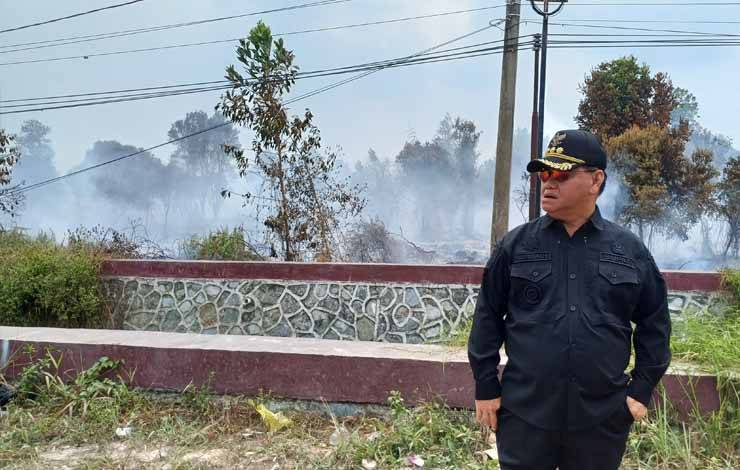 Bupati Kotim Tinjau Kebakaran Lahan di Jalan Pramuka