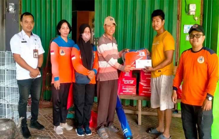 BPBD Kapuas Salurkan Bantuan Kepada Warga Terdampak Musibah Kebakaran