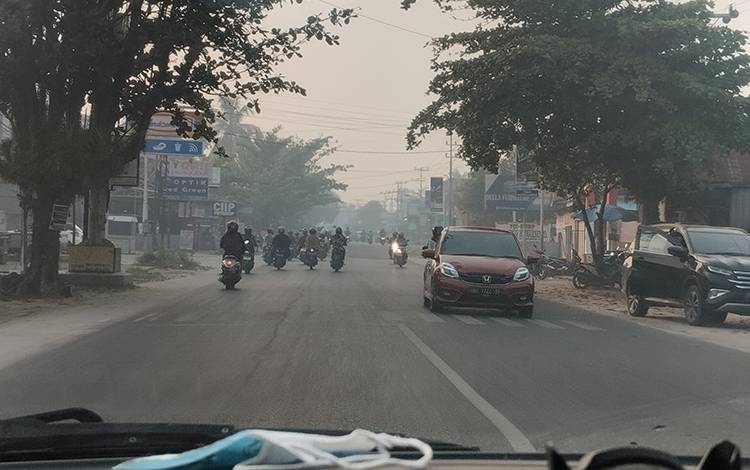 Masyarakat Mulai Keluhkan Sakit Kepala dan Sesak Nafas