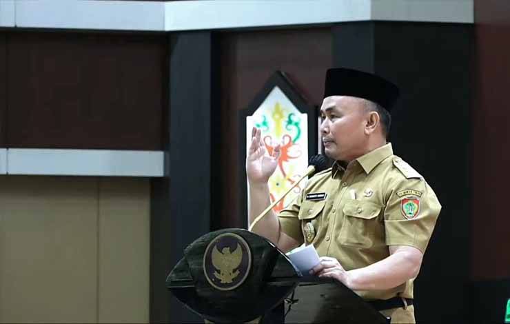 Gubernur Kalimantan Tengah, Sugianto Sabran saat rakor dan sinergi pemerintah daerah bersama Ketua KPK RI Komjen (Purn) Firli Bahuri di Aula Jayang Tingang, Kamis, 7 September 2023. (FOTO: IST)