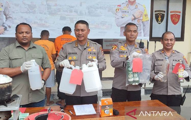 Polisi Tetapkan Tiga Tersangka Miras Oplosan Tewaskan Empat Orang