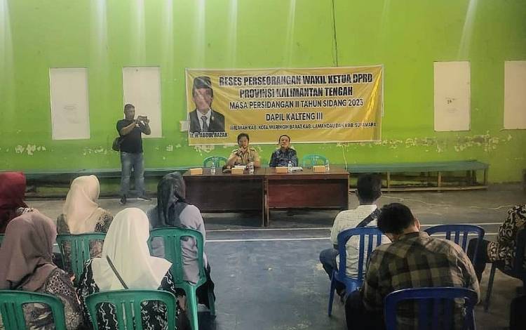 Pelaksaan reses Wakil Ketua I DPRD Kalteng, Abdul Razak ke wilayah Dapil Kalteng III baru-baru ini guna menyerap aspirasi masyarakat. (FOTO: DOK RESES ABDUL RAZAK)