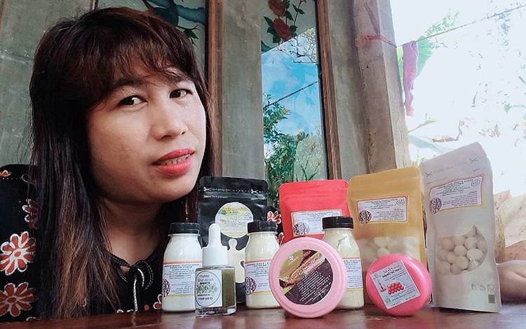 Warga Barito Timur Ini Bikin Produk Perawatan Kulit Perempuan Dayak Maanyan