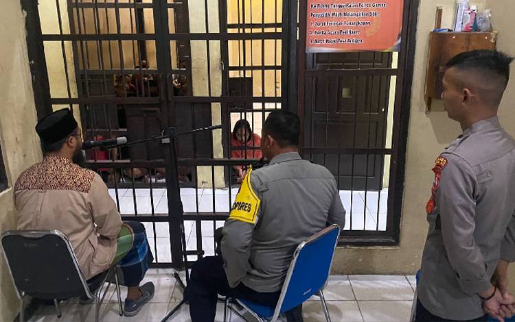 Polres Gunung Mas Adakan Bimbingan Rohani untuk Tahanan