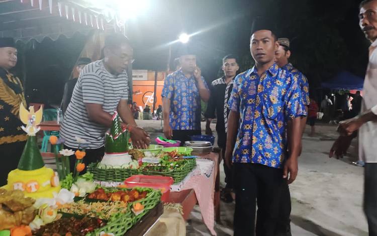 Sejumlah Desa di Kobar Adu Kemampuan Membuat Tumpeng