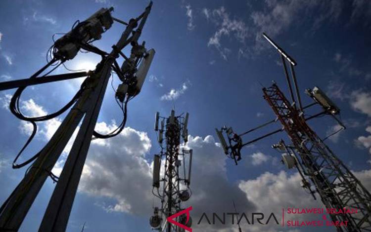 Foto dokumen: Teknisi melakukan pengecekan salah satu perangkat Base Transceiver Station (BTS) operator seluler XL Axiata, Makassar, Sulawesi Selatan (12/6/2018). . ANTARA FOTO/Dewi Fajriani/nz/18