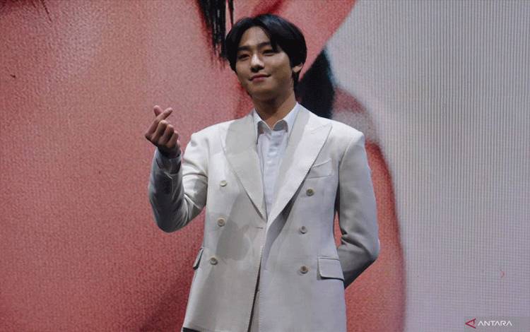 Aktor Korea Selatan Ahn Hyo-seop dalam konferensi pers menjelang acara bertema "2023 AHN HYO SEOP ASIA TOUR -THE PRESENT SHOW- 'here and now'" di The Kasablanka, Mal Kota Kasablanka, Sabtu malam. (ANTARA/Lia Wanadriani Santosa)