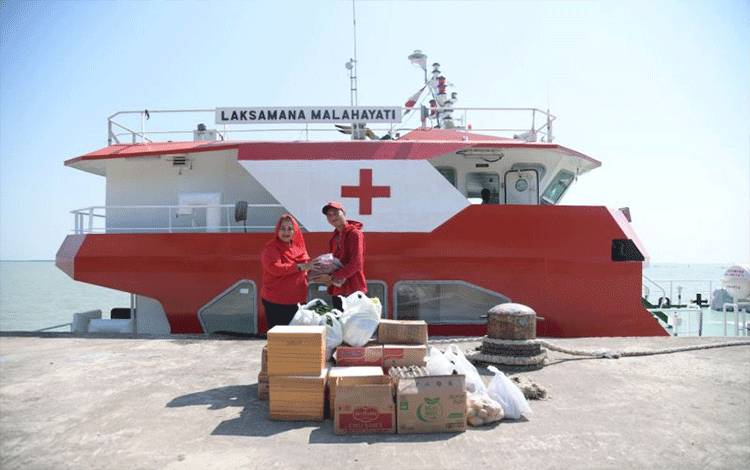 Kapal RS Laksamana Malahayati Lanjutkan Pelayanan Kesehatan ke Rembang