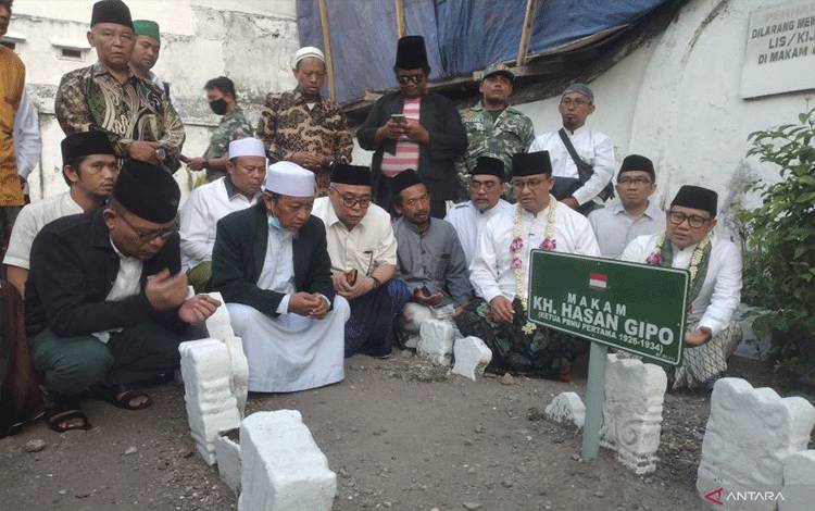 Anies dan Muhaimin Ziarahi Makam Ketua PBNU Pertama