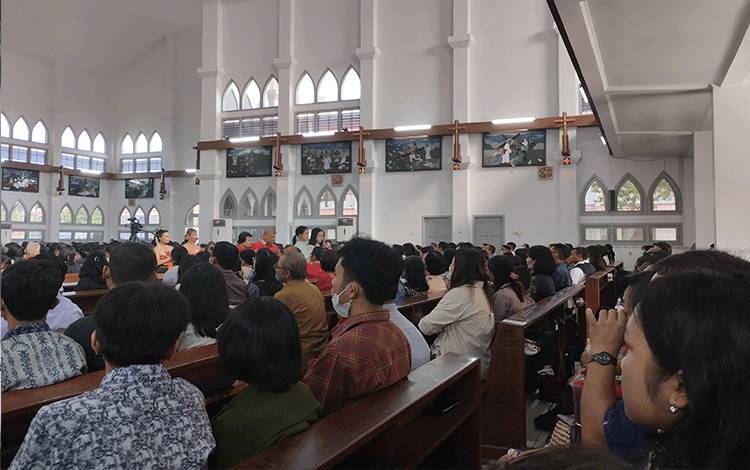 Cerita Uskup di Ulang Tahun Paroki Katedral Santa Maria ke-60 Tahun